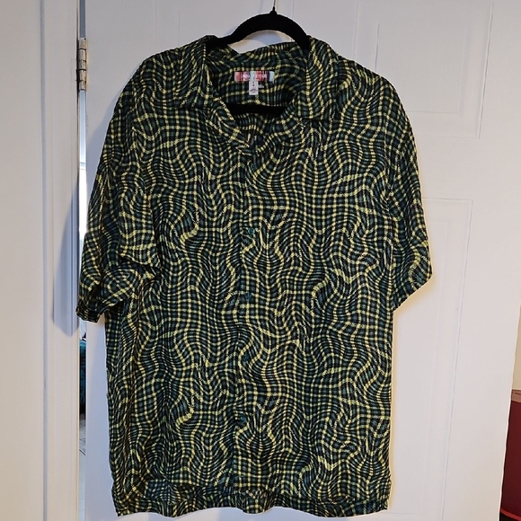 Urban Outfitters Other - Urban Outfitters Short Sleeve Button Down Shirt men Large Green yellow geometric